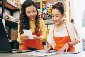 3 Advantages of Hiring a Small Business Payroll Company